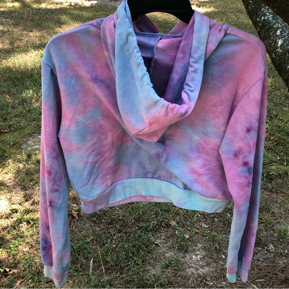 Vibrant Tie-Dye Galaxy Cropped Hoodie - Pink and Blue